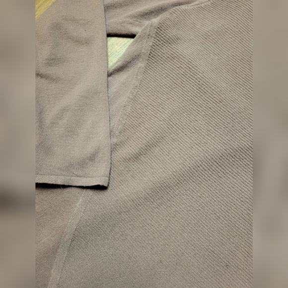 FREE W BUNDLE Maurices layered high-low sweater - Picture 2 of 9